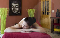 Massage im GlasHotel in Zwiesel (Lassen Sie sich mit einer entspannenden Massage im GlasHotel in Zwiesel verwöhnen.)