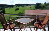 Terrasse auf dem Bauernhof Könighof in Regen / Niederbayern (Genießen Sie die warmen Temperaturen auf der Terrasse auf dem Bauernhof Könighof in Regen in Niederbayern.)